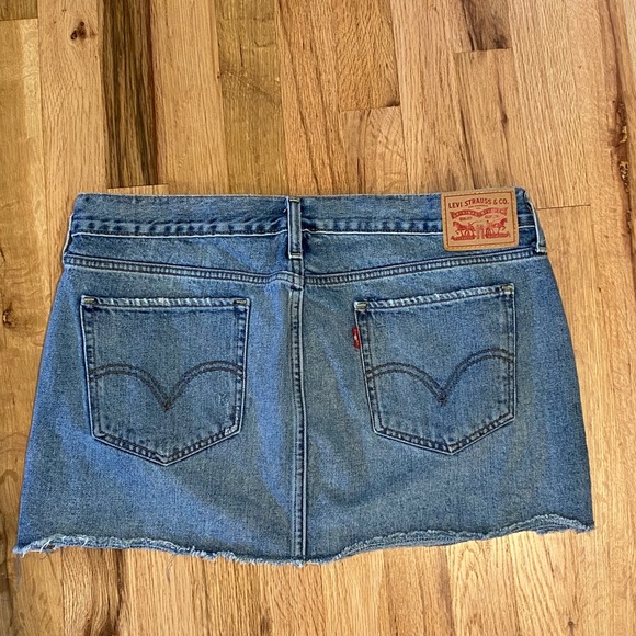 Levi’s Jean skirt - Picture 3 of 5